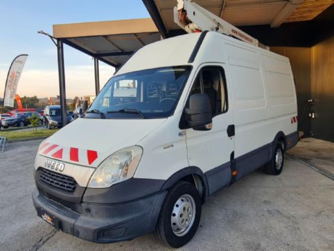 Iveco Daily 35S13 c/ plataforma elevatória