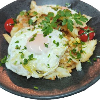 Ovos Rotos c/ Lascas de Bacalhau cebolada